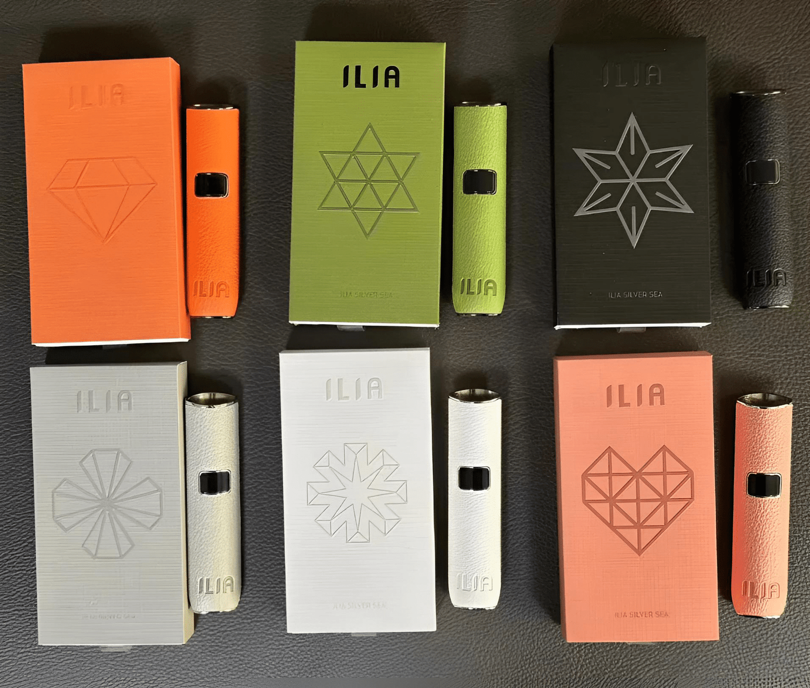 ILIA 皮革電子菸主機推薦|支援 RELX 一代煙彈・Type-C 快充・六色|台灣現貨 1 ILIA皮革電子煙主機 支援RELX一代煙彈 Type C快充與六色時尚配色|ILIA 皮革電子菸主機推薦|支援 RELX 一代煙彈・Type-C 快充・六色|台灣現貨